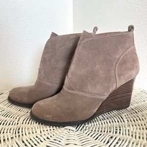 Lucky Brand Women’s Suede Wedge Ankle Bootie Tan Taupe Size 8